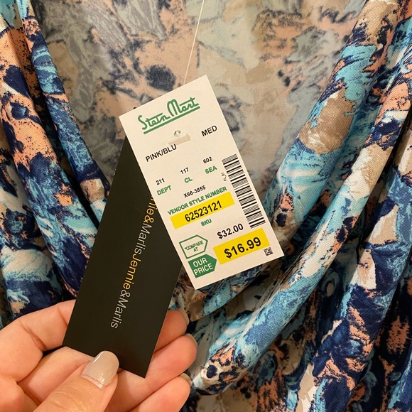 Women’s Shell Top; Size Medium; Blue and Pink; NWT - Picture 4 of 4